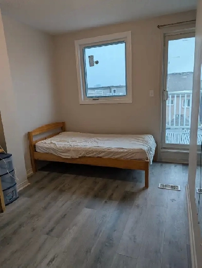 For Female 3rd flr Room Balcony/Parking @York University village Image# 1
