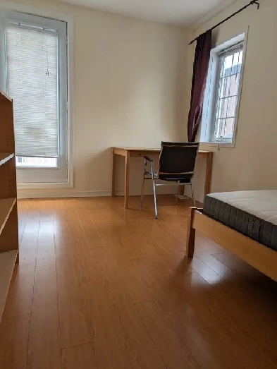 Female, July/Sep, 3rd flr room, balcony/parking @York University Image# 1