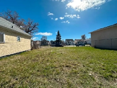 PENDING SALE  For Sale 50 Foot Lot at 1829 Elgin Ave W WPG MB Image# 1