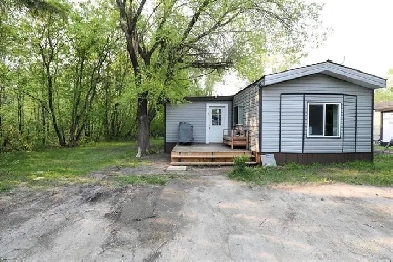 3 Bed, 1 Bath Home in Steinbach Image# 3