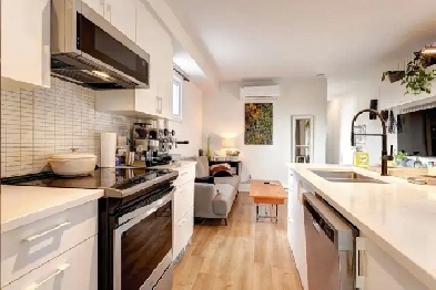 4 1/2 rénové à neuf et meublé - 1er août - Internet inclus Image# 1