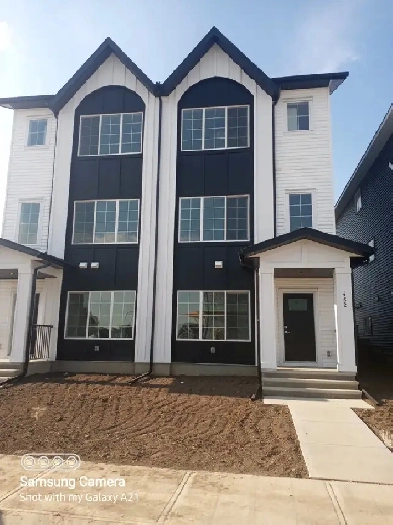 EXCEPTIONAL NEW 3  BDRM 2.5 BTH CONTEMPORARY DUPLEX AVAIL JULY 1 Image# 1