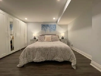 Bright & Spacious 1 Den Apartment in Prime Etobicoke - All Incl. Image# 8