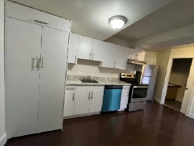1 Bed   Den & 1 Bath Suite - very clean & all bills included Image# 3