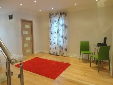 Leslieville Fabulous Upper Level 2 Bedroom Suite Image# 6