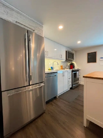 Bright & Spacious 1 Den Apartment in Prime Etobicoke - All Incl. Image# 13