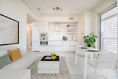 MODERN NEW CONDO 2 BED 2 BATH PARKING AT YONGE & EGLINTON Image# 9