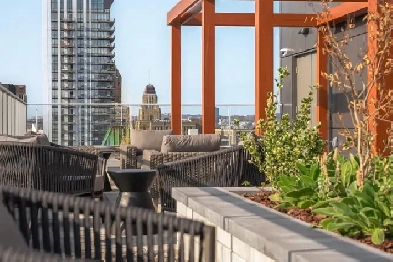 Luxury 2 bedroom Suite, rare opportunity at The Governor Image# 2