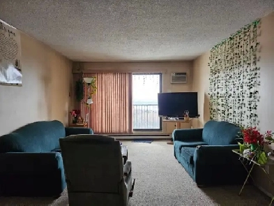 Master bedroom available- $1000 including utilities Image# 2
