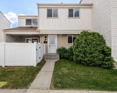 South Edmonton Townhouse with Low Condo Fees Image# 3