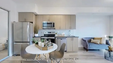 Modern 2 Bed, 2 Bath Condo w/ Parking & 10 Ft Ceilings Toronto Image# 19