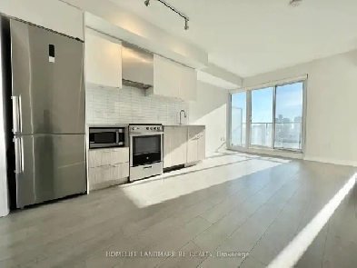 2 Bed   Media w/ Balcony in Dundas Sq – Steps to TMU & TTC Image# 7