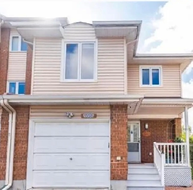 4 Bedroom - Spacious End-Unit Townhome Backing Onto Greenspace Image# 10