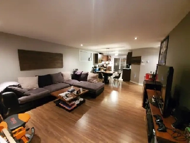 Bachelor à louer Image# 4
