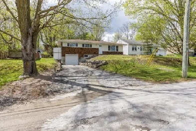 Stunning, newly renovated all brick bungalow with In-law suite Image# 8