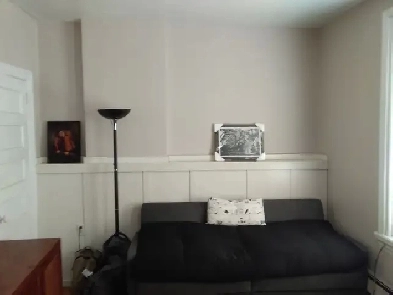 student looking for roommate,furnished single room shared common Image# 1