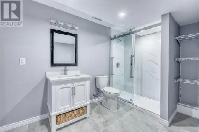 Room available immediately in south Windsor Image# 1