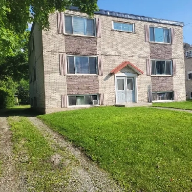 Grand 3 1/2 chauffage inclus, secteur Lennoxville Image# 9