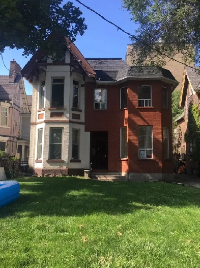 Spacious 2 Bedroom Apartment in Parkdale Image# 10
