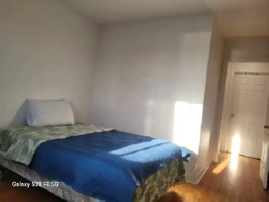 Chambre à louer-Room for rent. Metro Langelier. Available/Dispo Image# 2