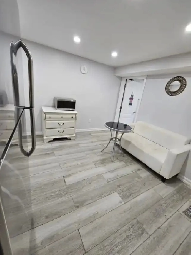 Newly furnished 1 bed, 1 bath, full kitchen Image# 3
