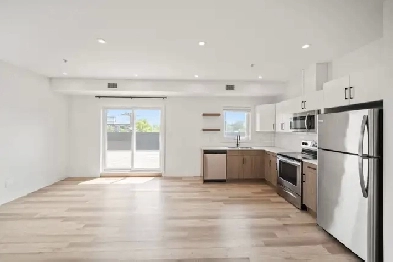 2 Bedroom Penthouse Suite With A Rooftop Patio! Move In Ready! Image# 7