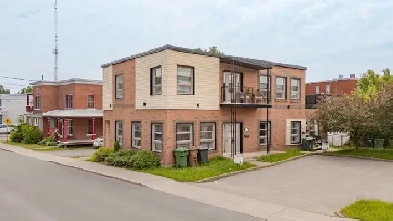 Triplex à vendre au 41–43C Rue St-Jean-Baptiste, Victoriaville Image# 1