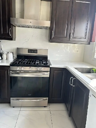 Shared Room Main Floor/ Female only(Working/Student)/ No lease Image# 3