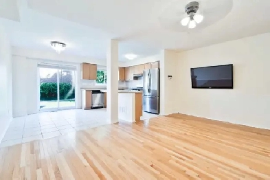 Townhouse in Mississauga near Erin Mills Image# 1