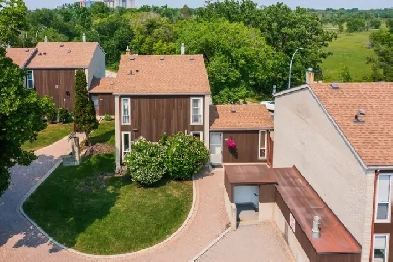 Detached-Feel Townhouse – Over 1,600 Sq Ft, under 300k Image# 3