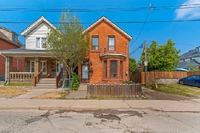 Cozy Hamilton Home for Sale – Your Perfect Urban Retreat! Image# 1