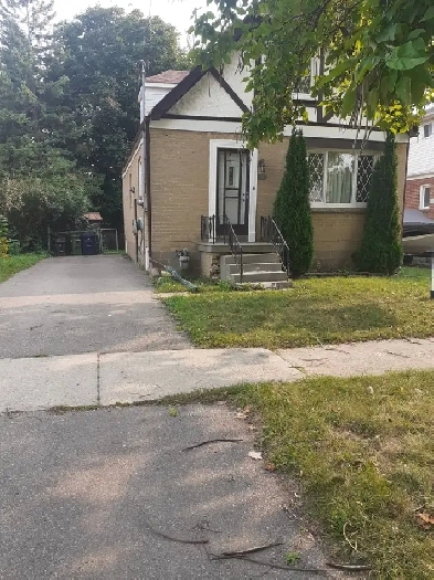 2nd Floor House 2 Bed Plus 1 Bath, At Scarborough, Rent . $ 1600 Image# 1
