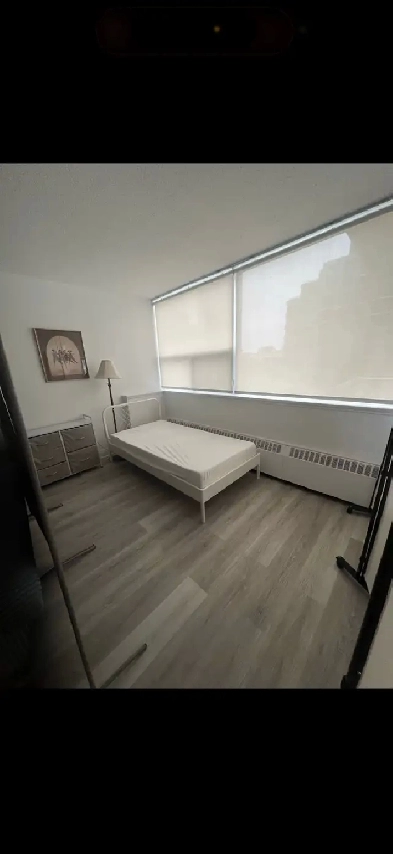 flex room only male Image# 1