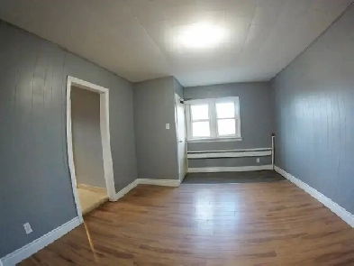 1 Bedroom Apartment/Cozy/Bright/Quiet Street/Heat included Image# 1
