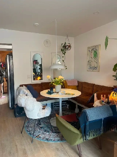 beautiful and very spacious 2 bed rooms main floor of the house Image# 4