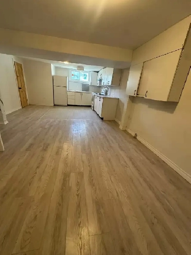 BRIGHT ROOMS FOR RENT IN NEWMARKET Image# 1