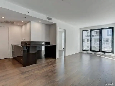 2Bed 1Bath luxury condo with balcony in Multimedia City/Old Port Image# 1