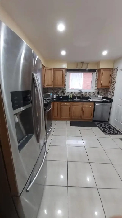 Clean Bedroom for Rent in Detached Home – Utilities Included Image# 1