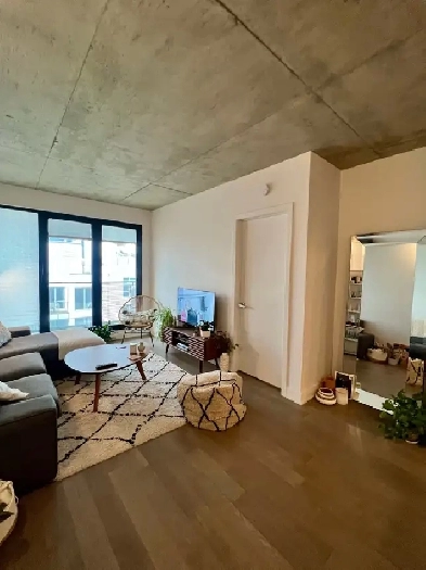 Downtown(Square Victoria) one bedroom condo for rent-11th floor Image# 1