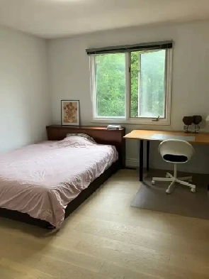 Bright and spacious private room near Finch station Image# 2