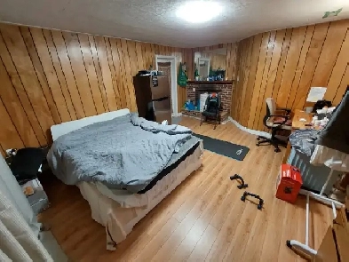 Spacious private room for sublet Image# 2
