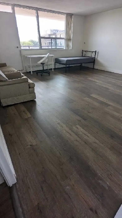 Large Master Room. Private Bathroom & Balcony. Scarborough. Image# 4