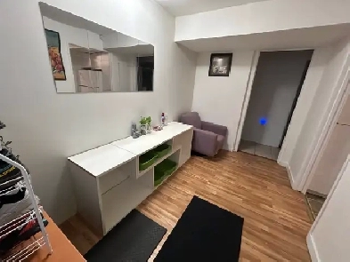 Furnished Bedroom in Vancouver for Rent (wifi utility) Image# 1
