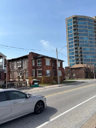 Riverside Drive West, 8 waterfront units for sale. $ 1 million Image# 5