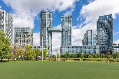 2 Bed   2 Bath Condo w/ Parking   Locker – 21 Iceboat Terrace Image# 1