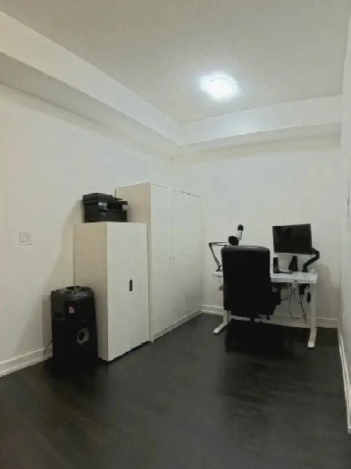 Den for Rent - Spadina/College Female Only Image# 3