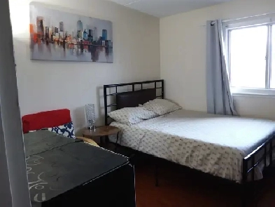 Furnished room for rent near Square One Image# 6