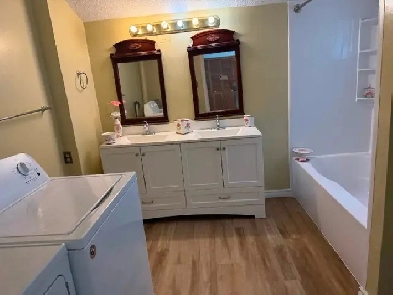 Multi -3 Units Corner House for Sale in St Catharine’s Image# 5
