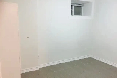 room near Ryerson U Image# 4