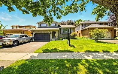 ✨CHARMING 3 BEDROOM BRICK HOME WITH DOUBLE CAR GARAGE! Image# 6